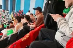 半岛体育官网入口-渐入佳境的比赛情绪高涨，观众欢呼连连不绝！的简单介绍