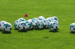 半岛体育注册-恩菲尔德小将表现抢眼，劲旅添新力量