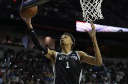 半岛体育官网app-精彩绝伦的对决，皇家之战引人瞩目