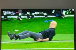 半岛体育新闻-火爆场面：足球赛场上的惊险瞬间