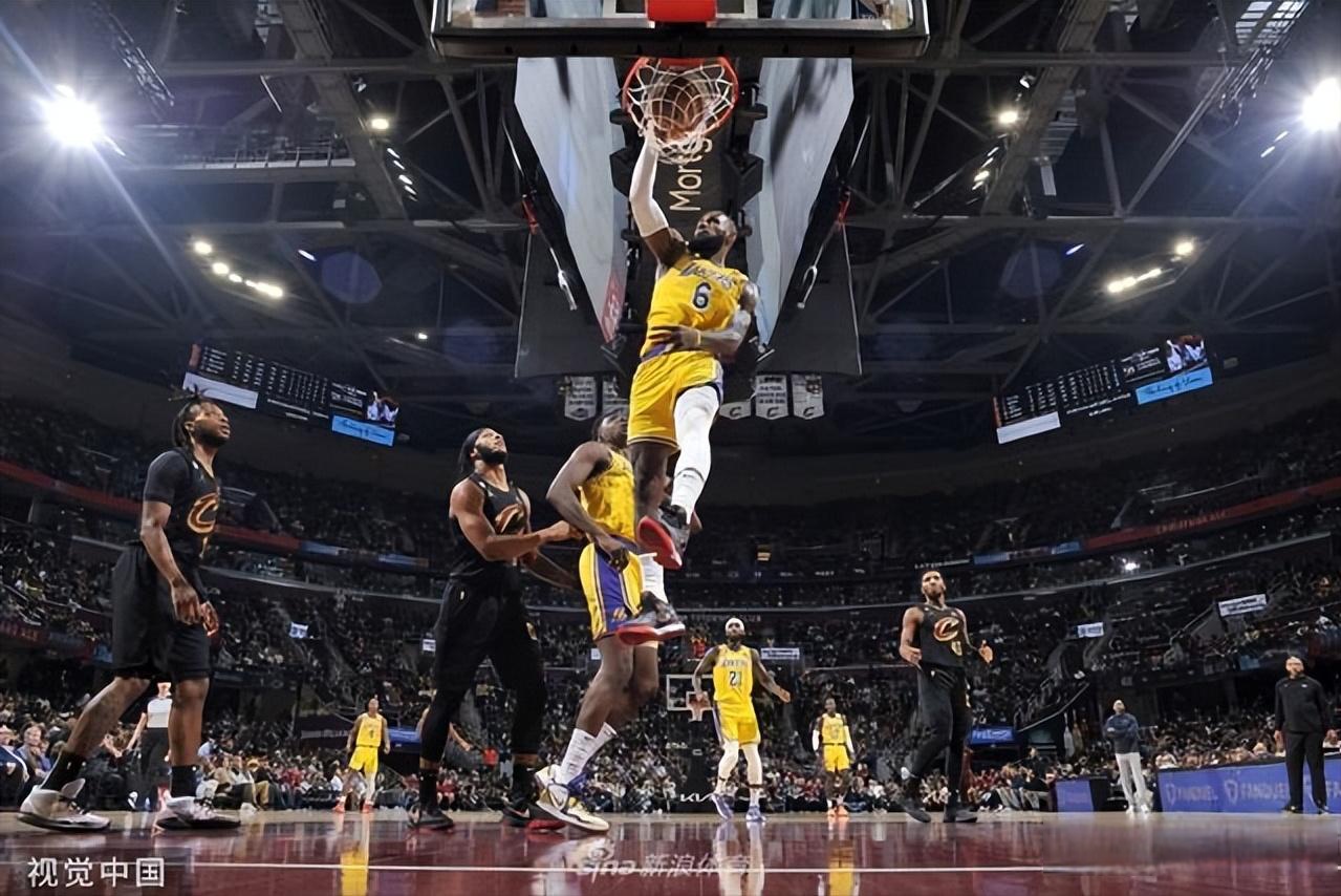 主场气氛火爆！NBA比赛中球迷狂欢