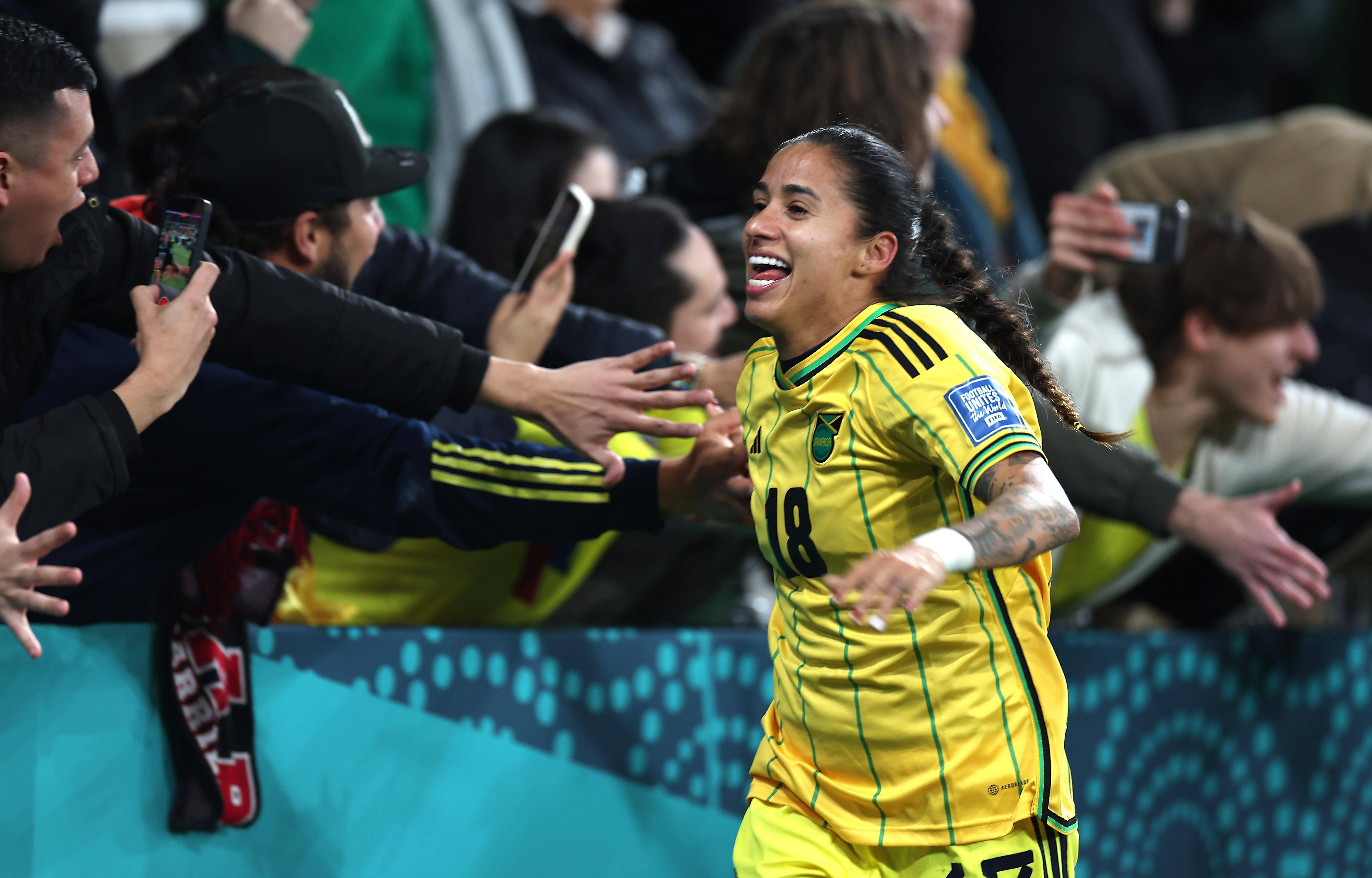 世界级女足球选手向观众展现实力