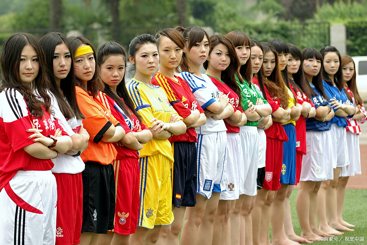 世界级女足球选手向观众展现实力