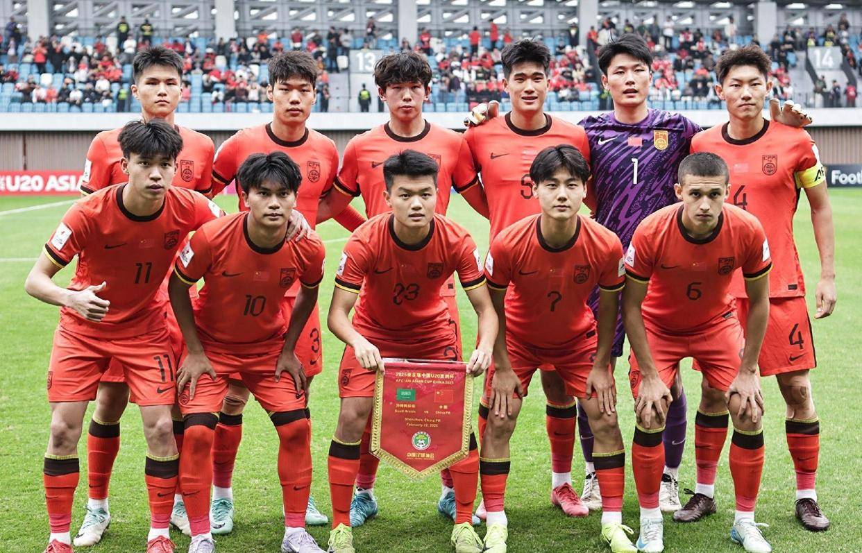 国内足球联赛中哪位球员技艺超群？