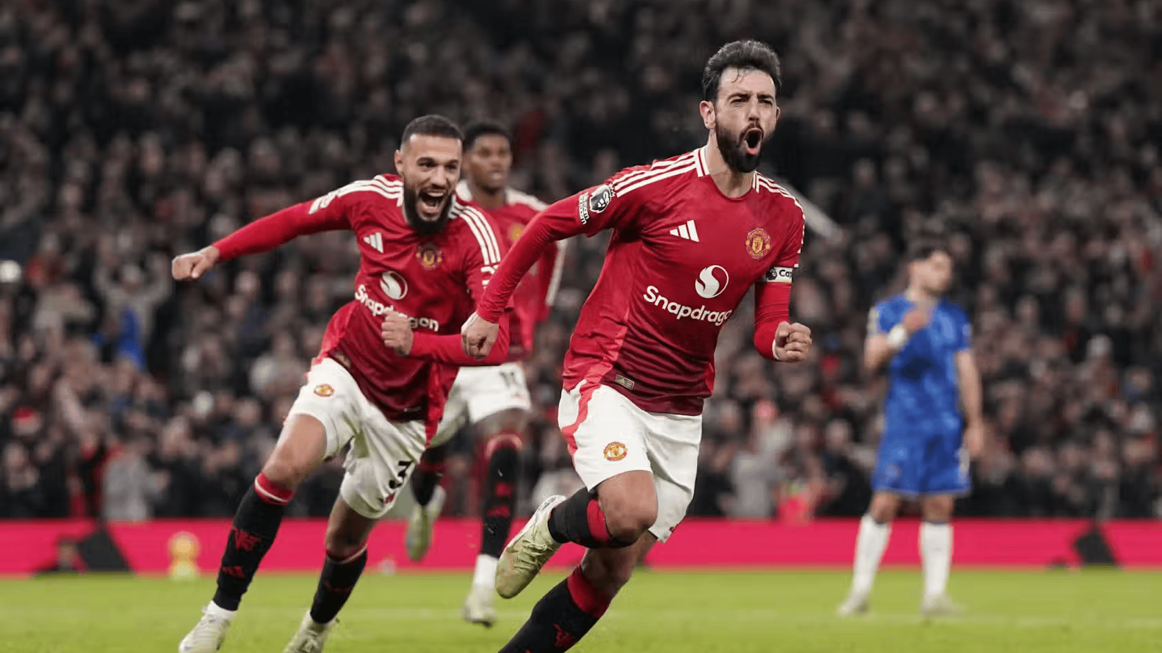 曼联客场横扫对手，取得连胜气势如虹