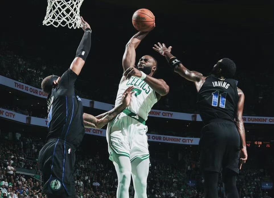 凯尔特人大胜小牛，迎来复仇