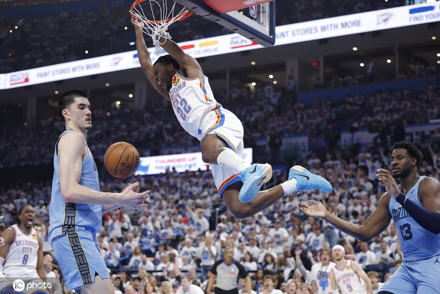 灰熊击败国王,莫兰特76秒狂砍7分 灰熊击败国王,莫兰特76秒狂砍7分