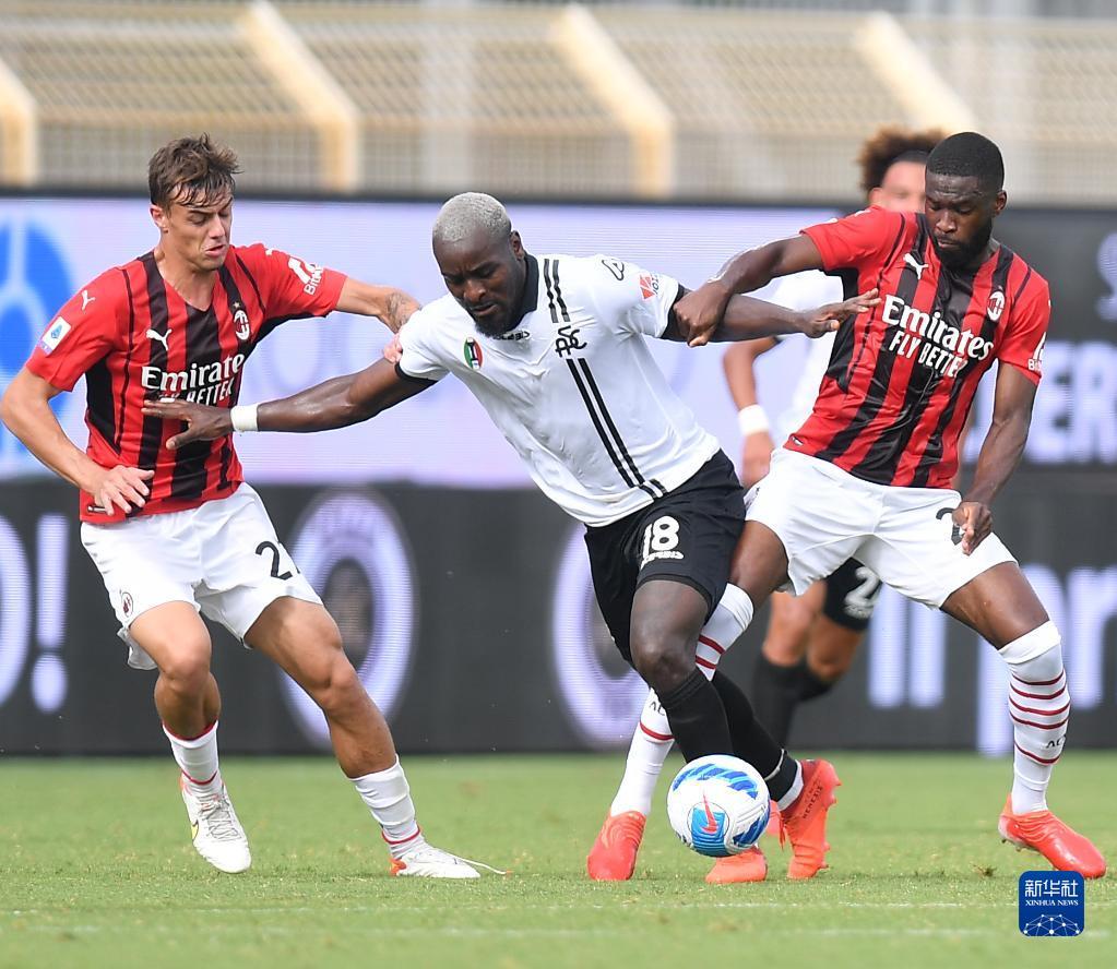 意甲联赛中,AC米兰队士气高昂,屡战屡胜 意甲联赛中,AC米兰队士气高昂,屡战屡胜