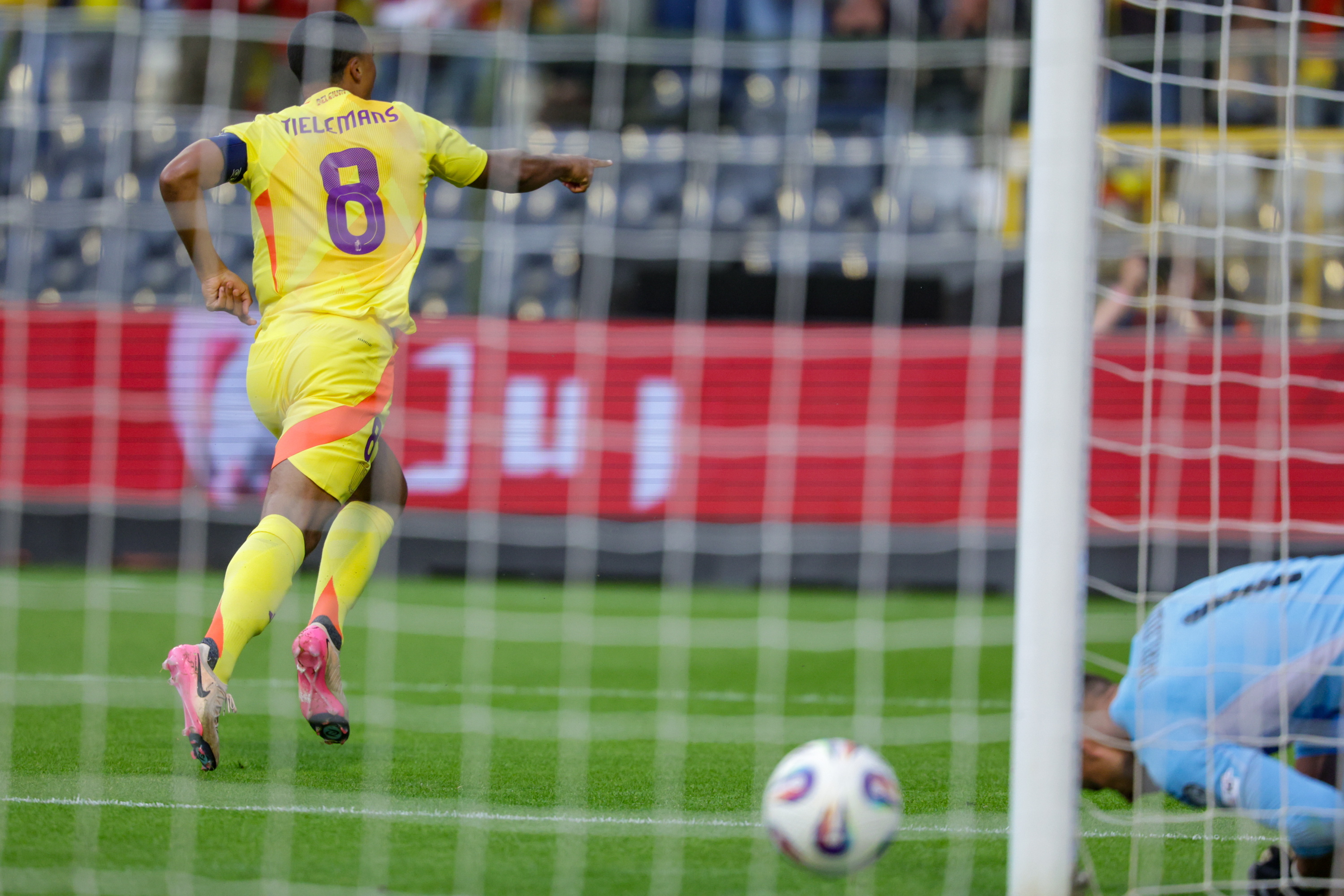 威尔士队国际球员参加欧洲杯预选赛，备战情绪高涨的简单介绍