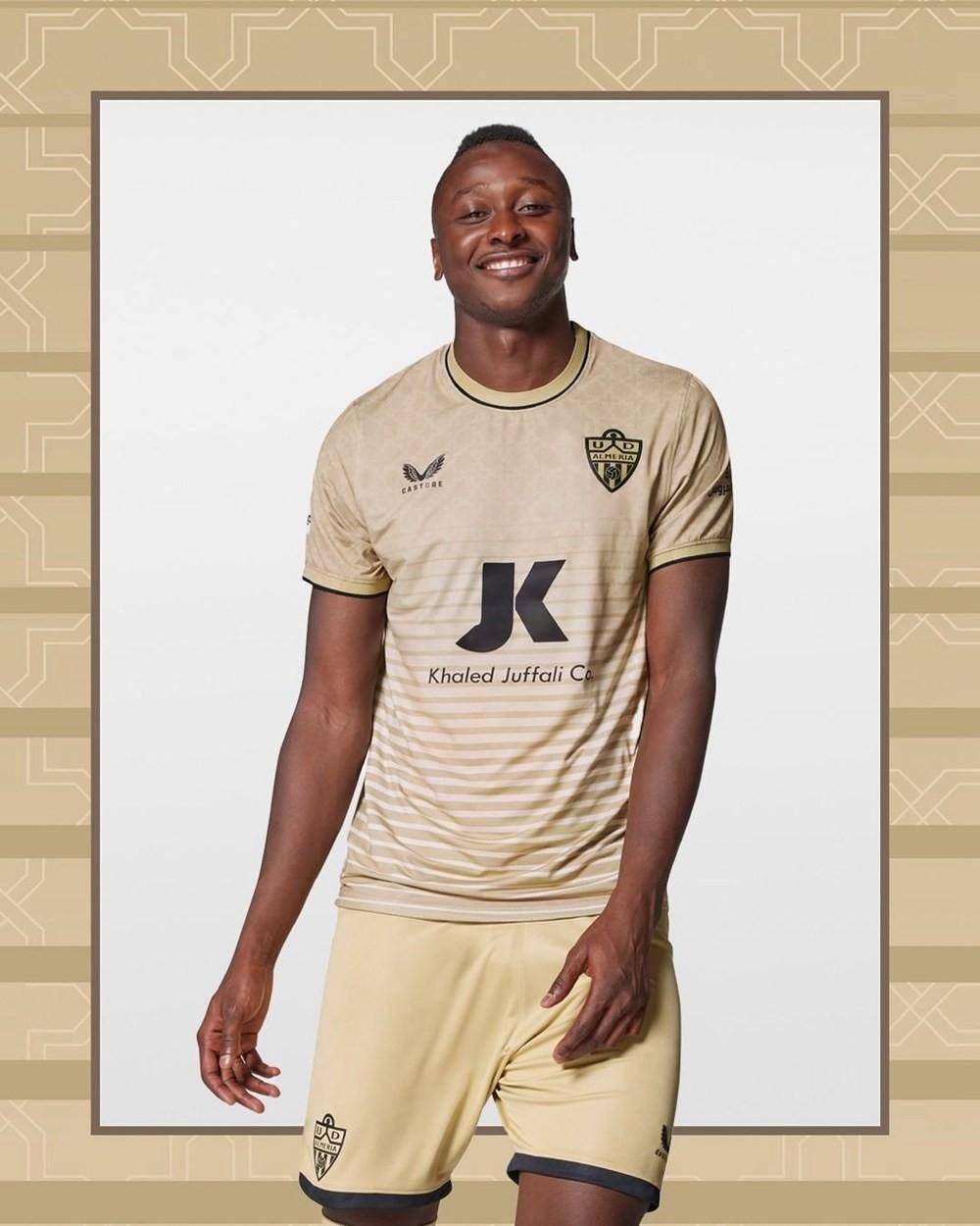 关于阿尔梅里亚客场险胜，积分榜上升的信息