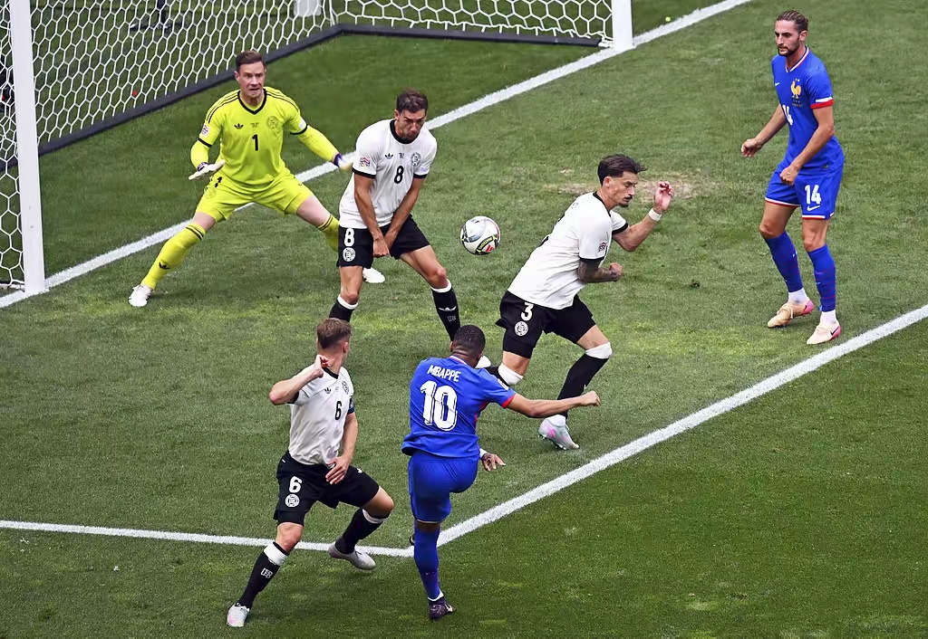 尤文图斯团队合作：罗纳尔多率队决战欧冠的简单介绍